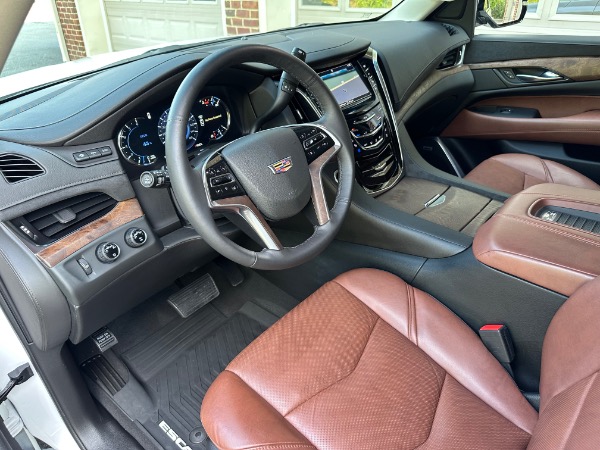 Used-2018-Cadillac-Escalade-Luxury