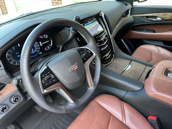 Used-2018-Cadillac-Escalade-Luxury