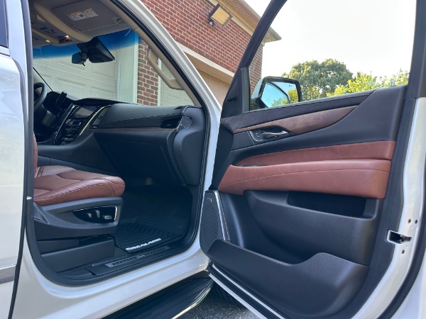 Used-2018-Cadillac-Escalade-Luxury