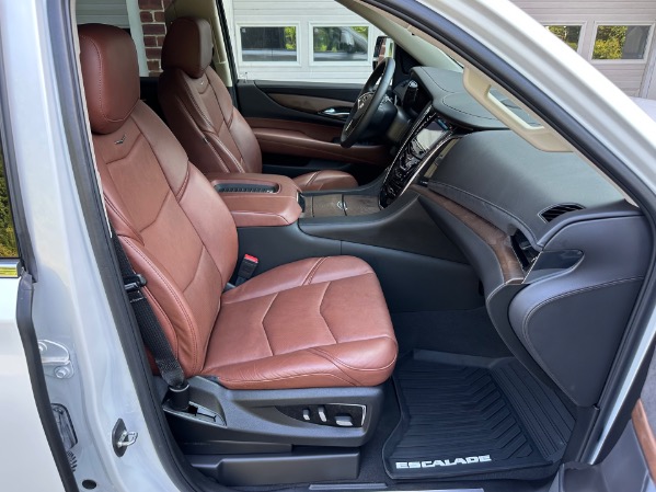 Used-2018-Cadillac-Escalade-Luxury