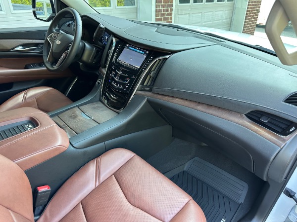 Used-2018-Cadillac-Escalade-Luxury