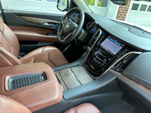 Used-2018-Cadillac-Escalade-Luxury