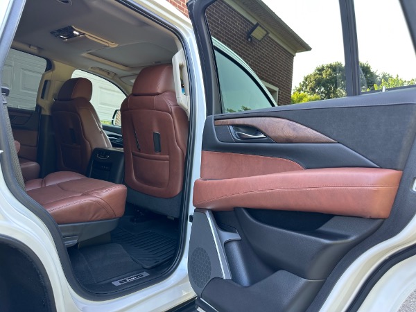 Used-2018-Cadillac-Escalade-Luxury