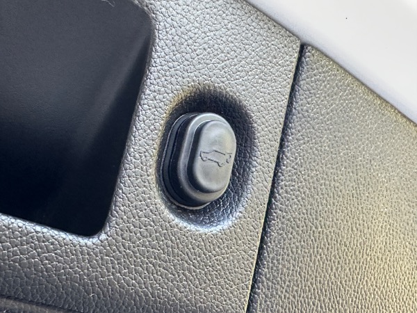 Used-2018-Cadillac-Escalade-Luxury