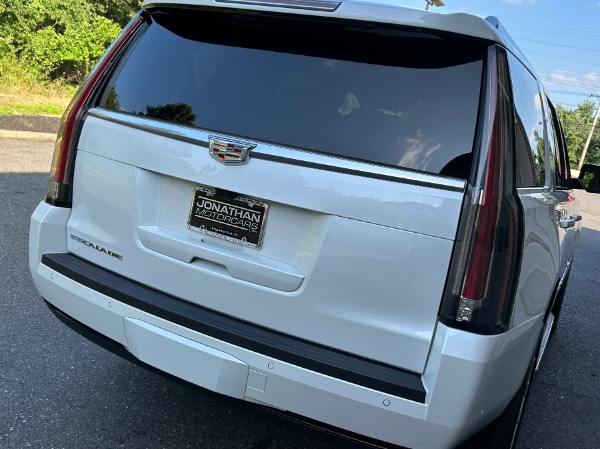Used-2018-Cadillac-Escalade-Luxury