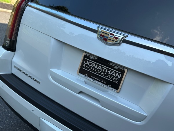 Used-2018-Cadillac-Escalade-Luxury