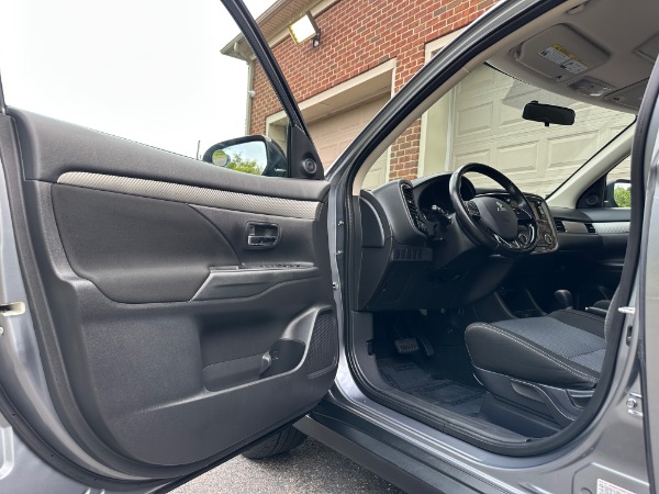 Used-2016-Mitsubishi-Outlander-SE