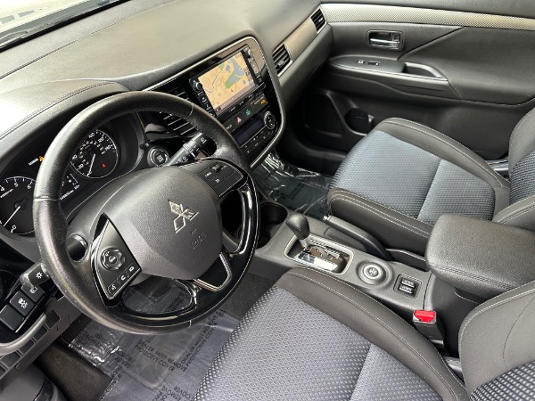 Used-2016-Mitsubishi-Outlander-SE