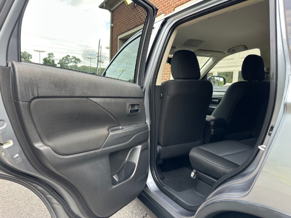 Used-2016-Mitsubishi-Outlander-SE