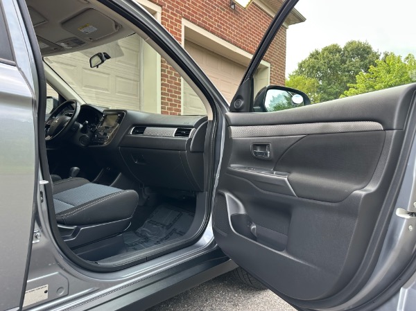 Used-2016-Mitsubishi-Outlander-SE