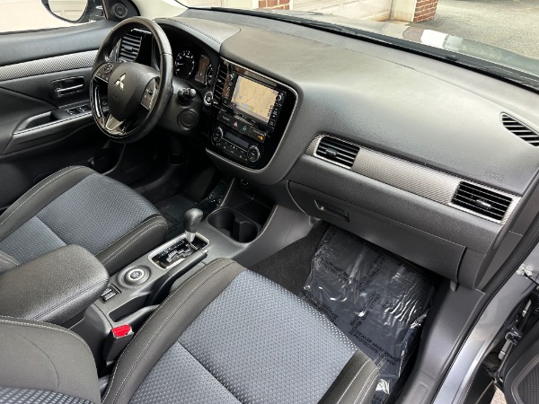 Used-2016-Mitsubishi-Outlander-SE