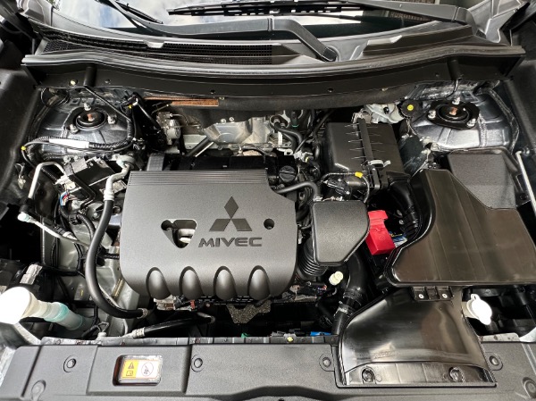Used-2016-Mitsubishi-Outlander-SE