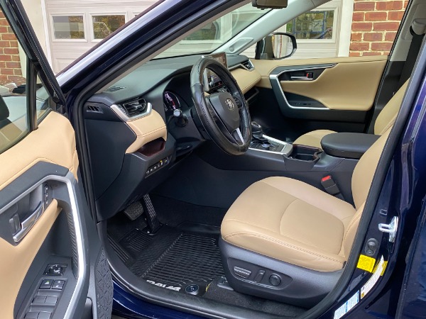Used-2019-Toyota-RAV4-Limited