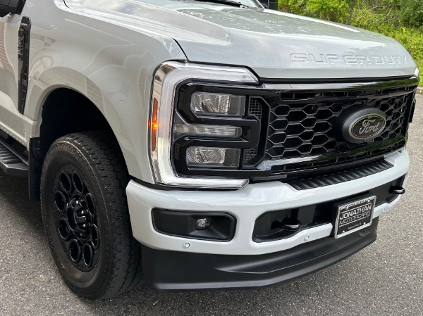 Used-2025-Ford-F-350-Super-Duty-Lariat
