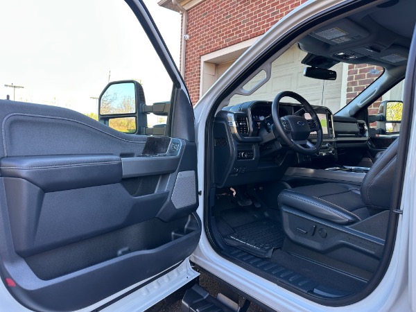 Used-2025-Ford-F-350-Super-Duty-Lariat