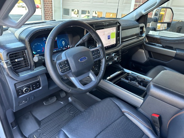 Used-2025-Ford-F-350-Super-Duty-Lariat