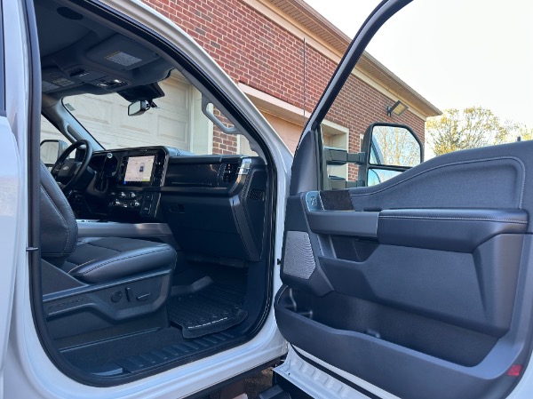 Used-2025-Ford-F-350-Super-Duty-Lariat