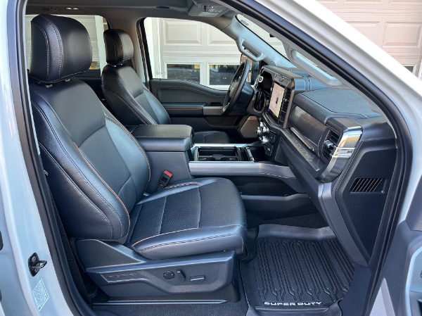 Used-2025-Ford-F-350-Super-Duty-Lariat