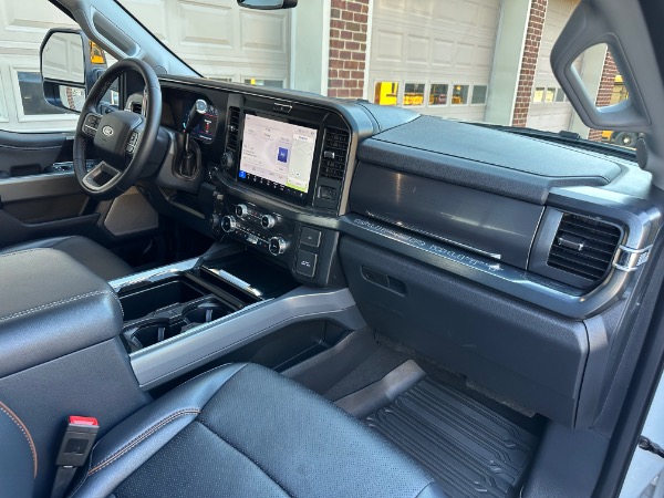 Used-2025-Ford-F-350-Super-Duty-Lariat