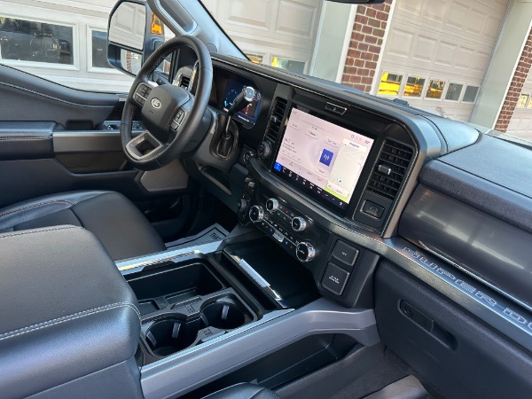 Used-2025-Ford-F-350-Super-Duty-Lariat