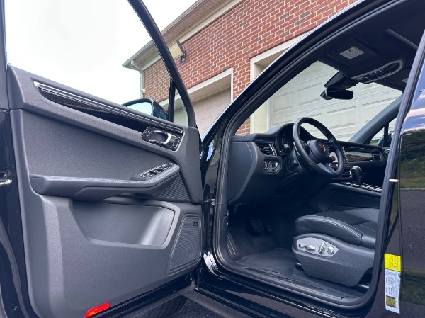 Used-2025-Porsche-Macan