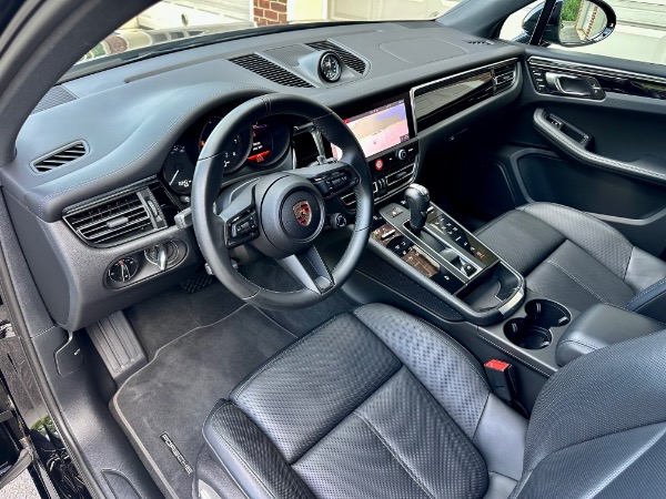 Used-2025-Porsche-Macan