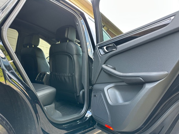 Used-2025-Porsche-Macan