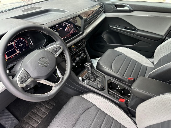 Used-2023-Volkswagen-Taos-SEL-4Motion