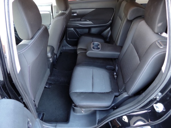 Used-2017-Mitsubishi-Outlander-ES