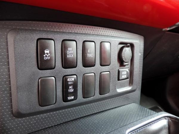 Used-2012-Toyota-FJ-Cruiser-4WD---TRAIL-TEAMS-EDITION---3-GAUGE-POD