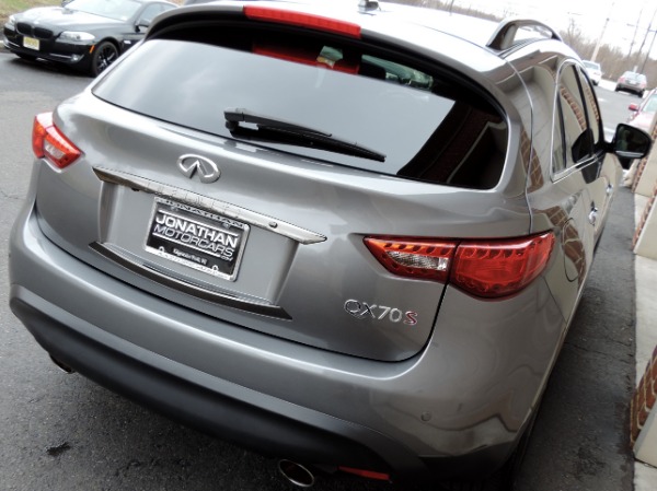 Used-2015-INFINITI-QX70-S-37-Sport