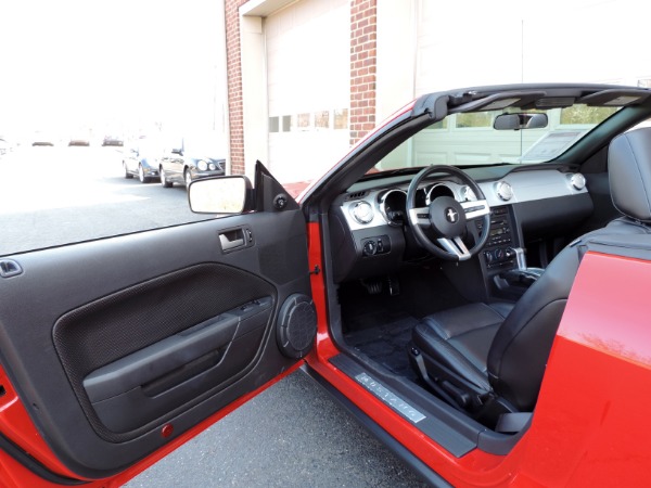 Used-2006-Ford-Mustang-V6-Premium-Convertible