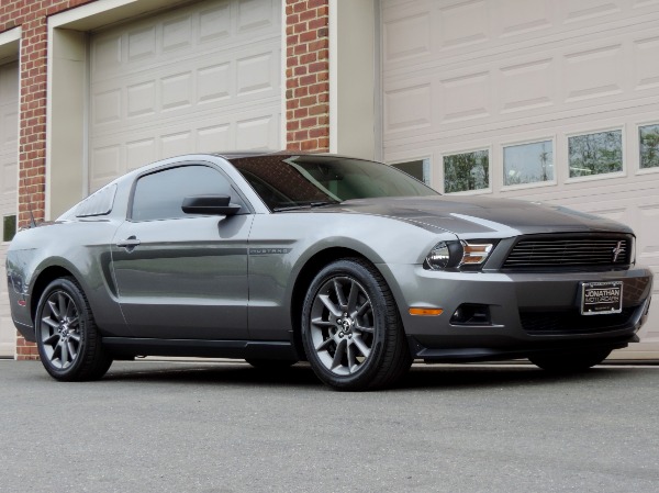 Used-2012-Ford-Mustang-V6-Premium