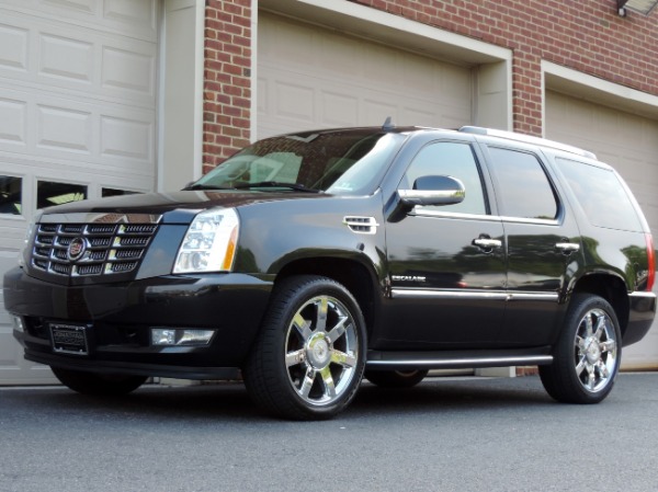 Used-2010-Cadillac-Escalade-Luxury