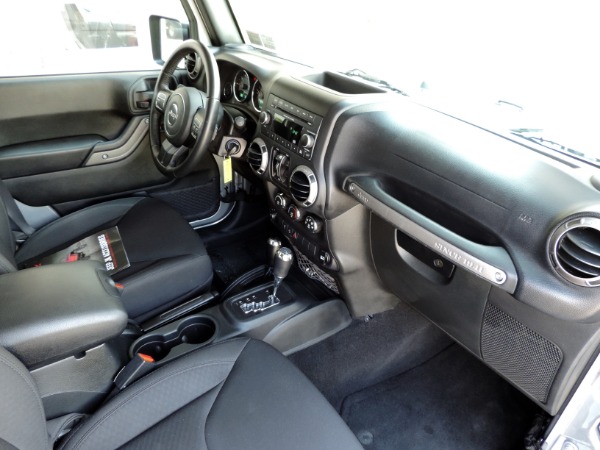Used-2016-Jeep-Wrangler-Unlimited-Sport