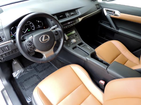 Used-2015-Lexus-CT-200h