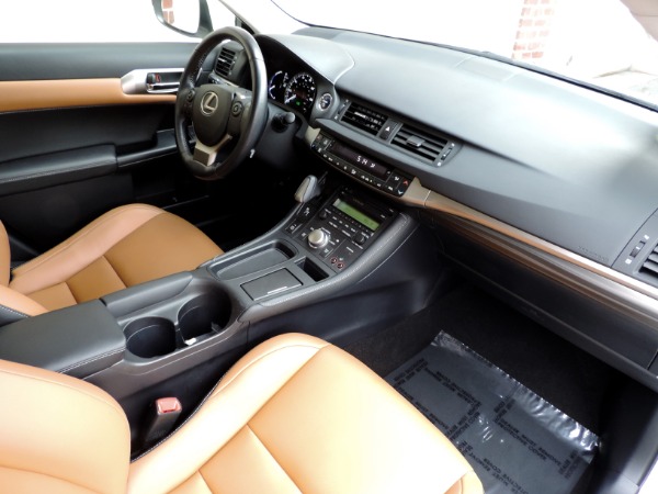 Used-2015-Lexus-CT-200h
