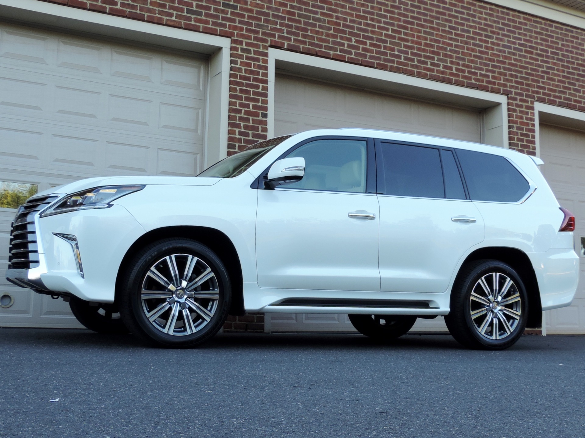 Lexus lx luxury