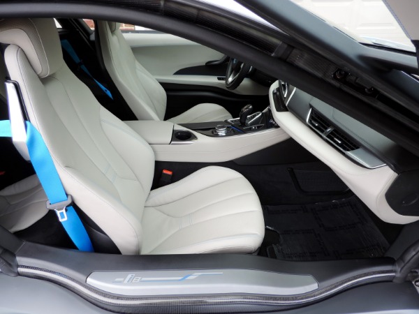 Used-2015-BMW-i8-Pure-Impulse-World