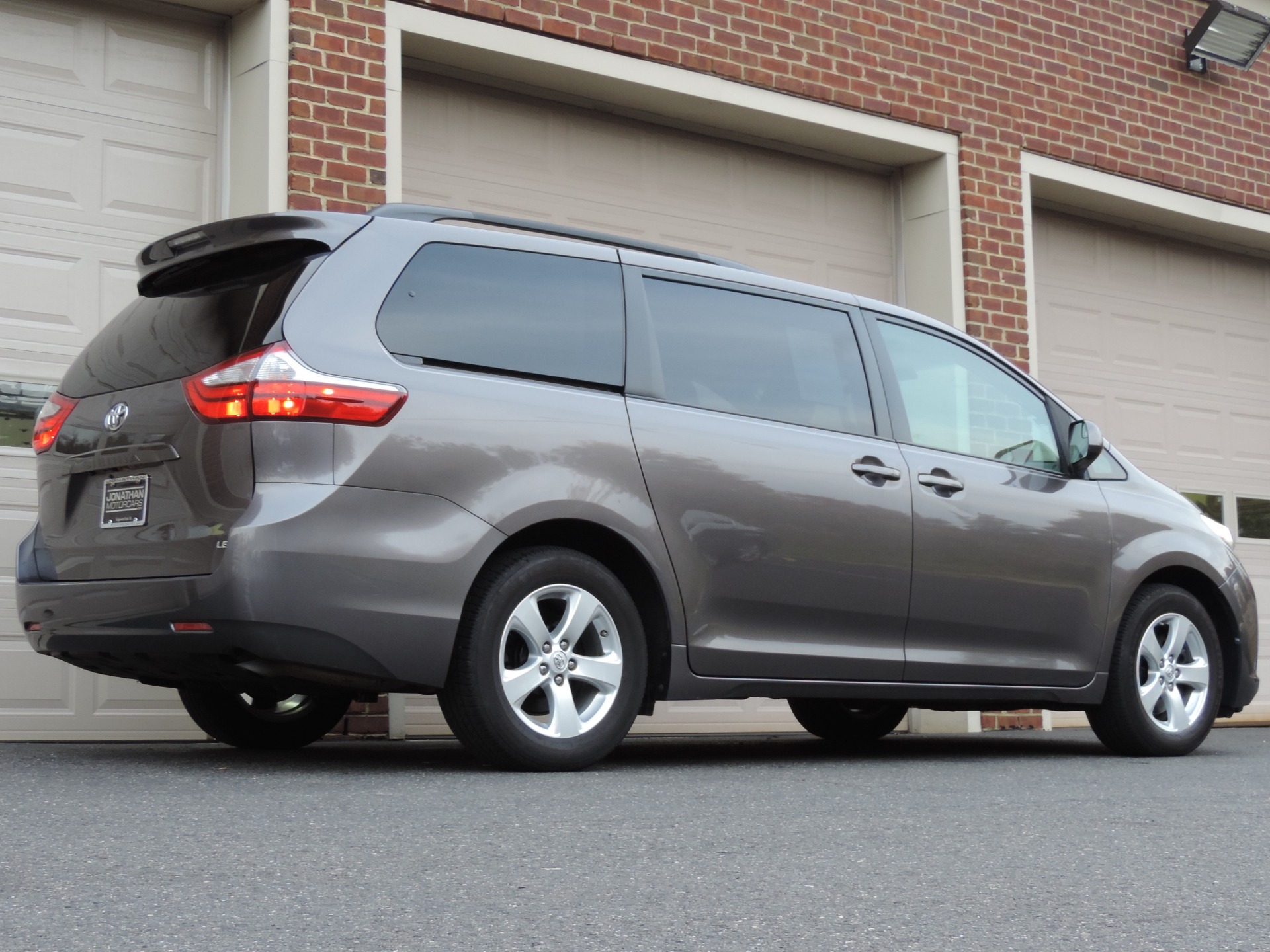 Toyota sienna габариты