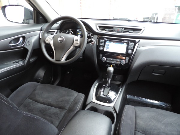 Used-2016-Nissan-Rogue-SV-AWD