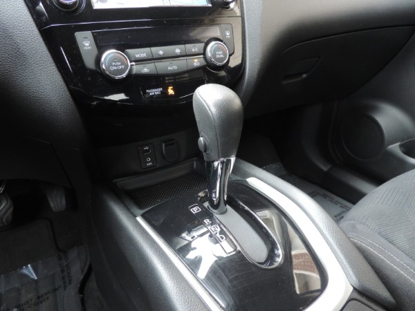 Used-2016-Nissan-Rogue-SV-AWD