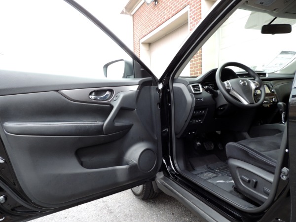 Used-2016-Nissan-Rogue-SV-AWD