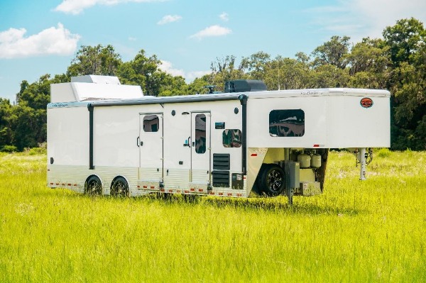 New-2019-Sundowner-1786GM-36-Toy-Hauler