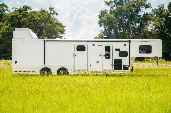 New-2019-Sundowner-1786GM-36-Toy-Hauler