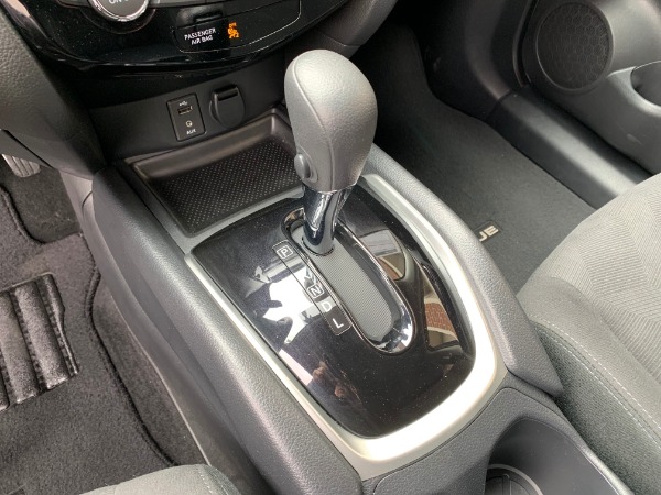Used-2016-Nissan-Rogue-SV-Premium