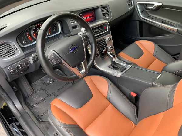 Used-2018-Volvo-V60-Cross-Country-T5-Premier