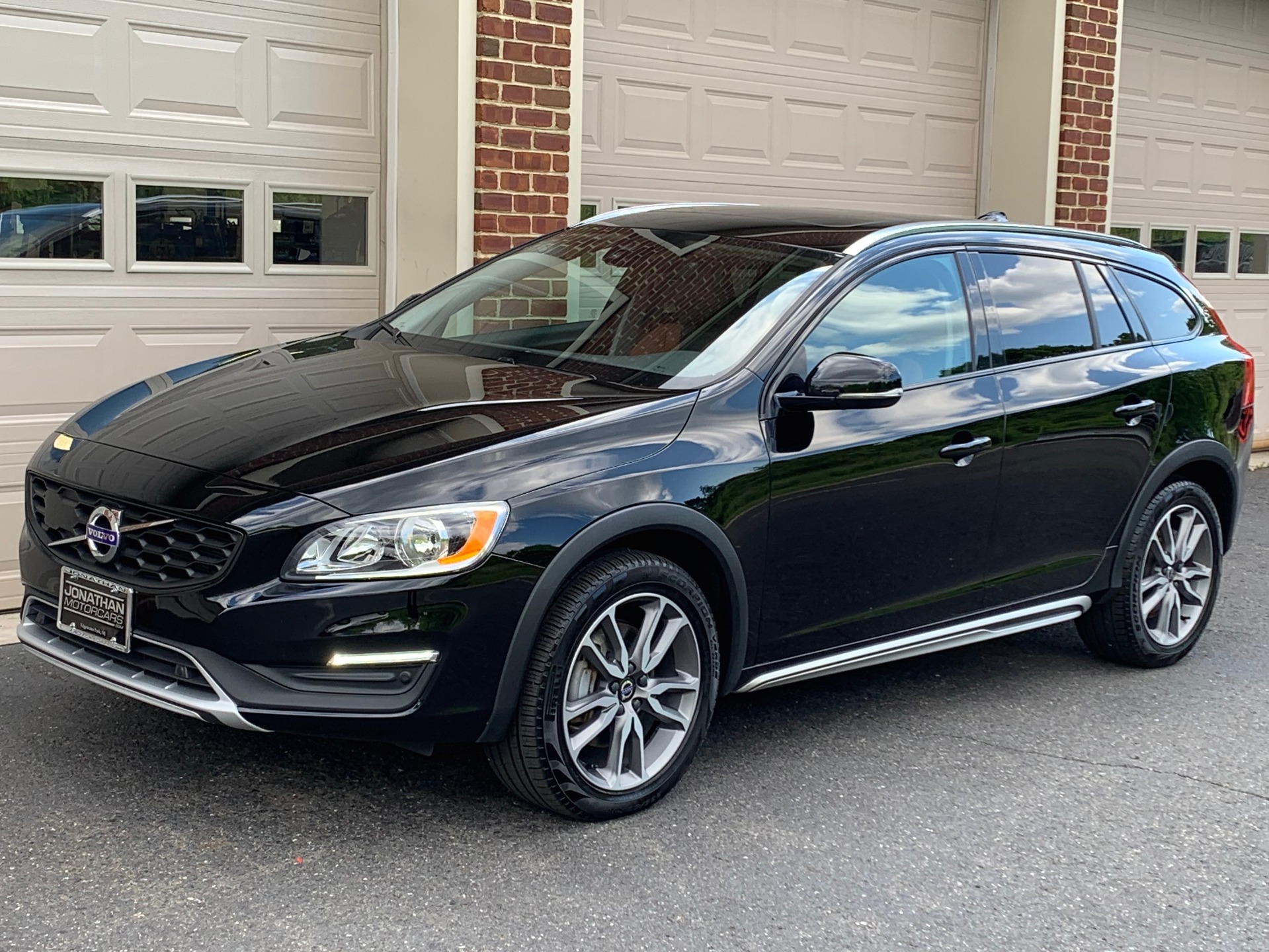 2018 Volvo V60 Cross Country T5 Premier Stock 053898 for