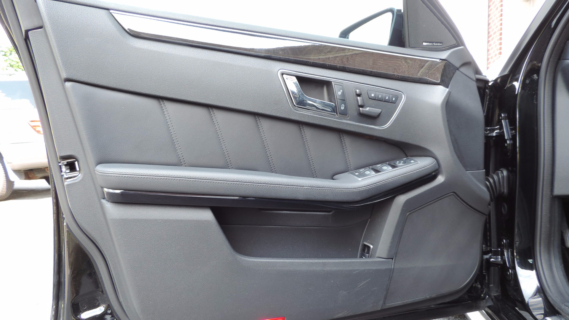 Mercedes-Benz E-Class: NECK-PRO head restraints Mercedes-Benz E-Class: NECK-PRO head restraints