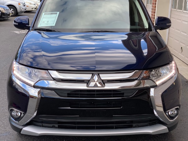 Used-2018-Mitsubishi-Outlander-SE